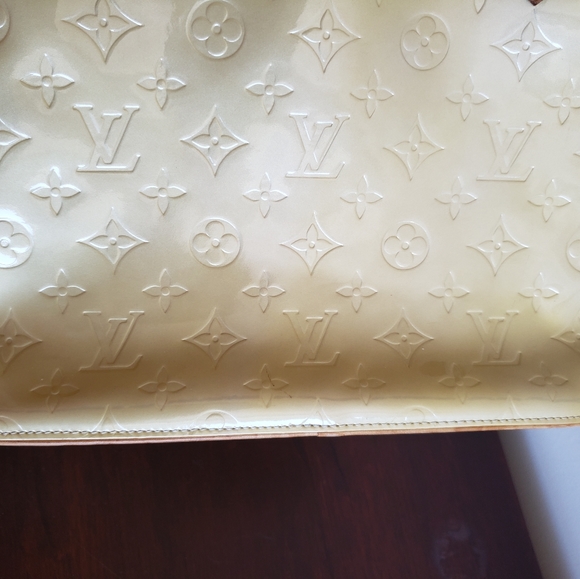 Louis Vuitton - Picture 4 of 16